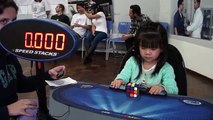 Menina brasileira de 3 anos resolver cubo de Rubik em meros 47 segundos