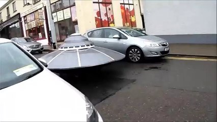 Una patrulla policial siguió a un Ovni por las calles de una ciudad