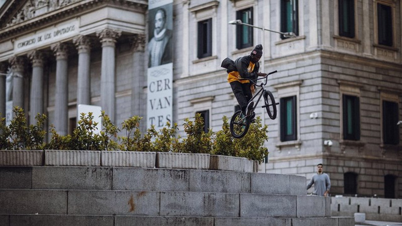 Technical BMX Street Riding in Madrid | 3 Day Metro Pass