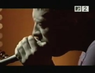 ilk duydugum da cok sevmistim ... aradan yillar gecti yine ayni etki