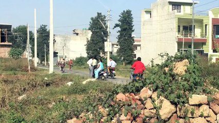 Husband Hitting Wife on busy Road in Amritsar India but no one stopping
