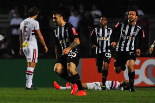 Galo vence São Paulo em jogo eletrizante e se aproxima da liderança