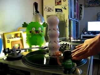 Scratchin' toys feat dj skar