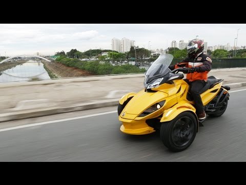 Triciclo BRP Can-Am Spyder é diversão e visual