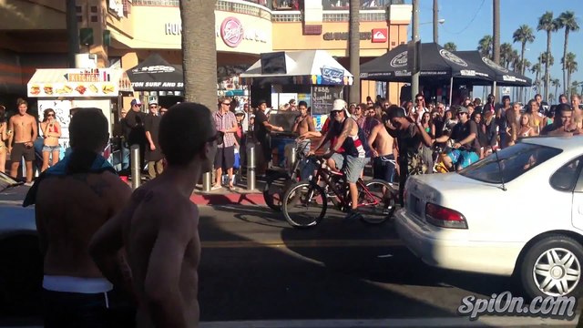 Baston à Los Angeles qui fini par 3 KO d'affilé