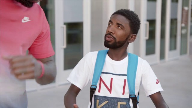 Kyrie Irving : sa pub face swap pour Foot Locker