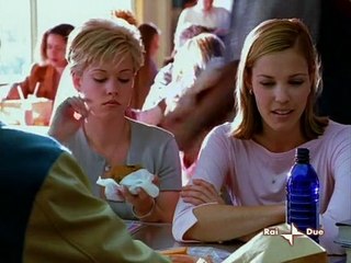 Hai postato questo bellissimo telefilm grazie volevo chiederti se ti era possibile postare anche il telefilm veronica mars