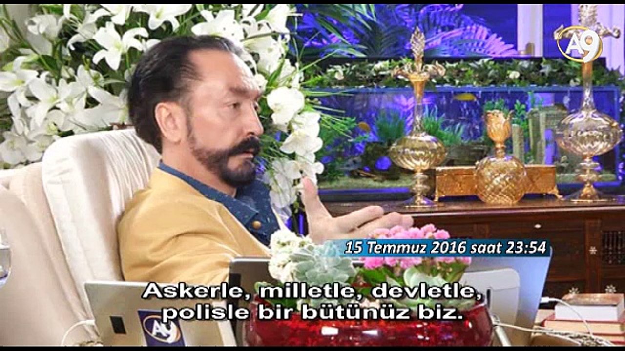 Saat 23:54	Adnan Oktar darbe girişimi gecesi askerle, polis ve millette bütünüz biz de bölünme ve kargaşa olmaz. dedi.
