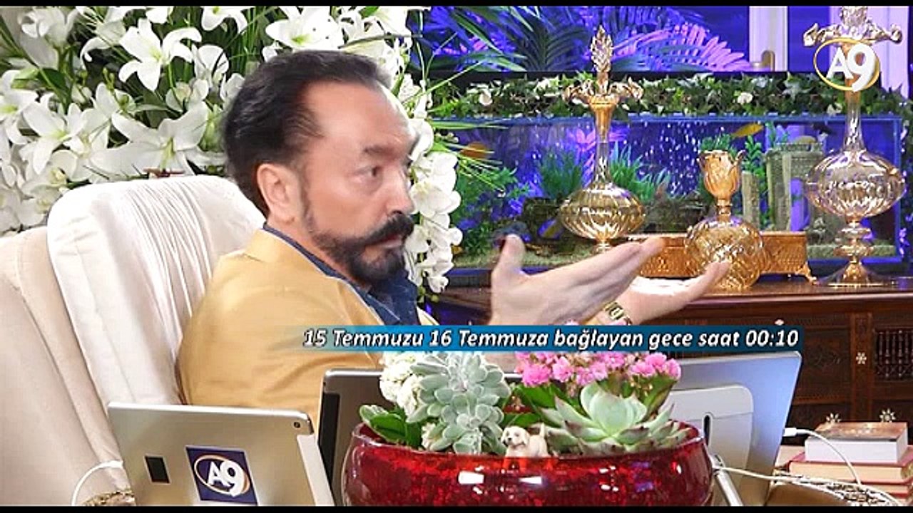 Saat 00:10 Adnan Oktar darbe girişimi gecesi TRT'de okunan bildiri geçerli değil dedi.