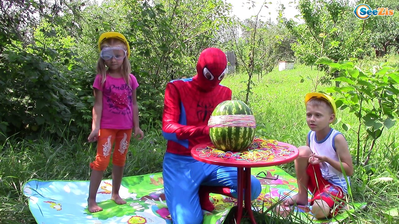 АРБУЗ ЧEЛЛЕНДЖ взрываем арбуз резинками Ярослава, Игорек, Spiderman Exploding Watermelon Challenge