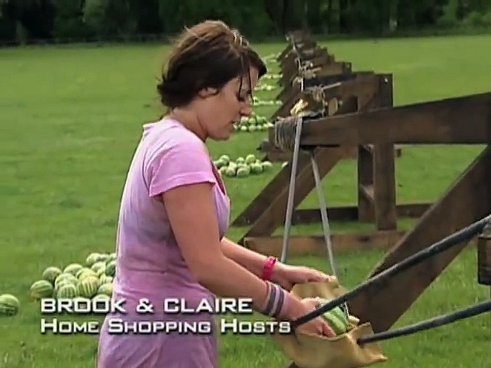 Fail ! Elle reçoit une pastèque en pleine tronche. Un retour d'une rare violence !