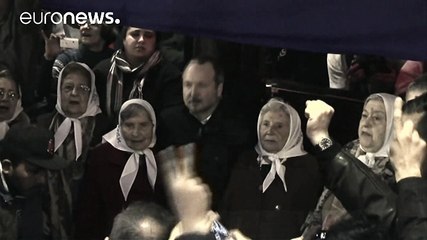 Argentina: crowds shield prominent human rights activist from arrest