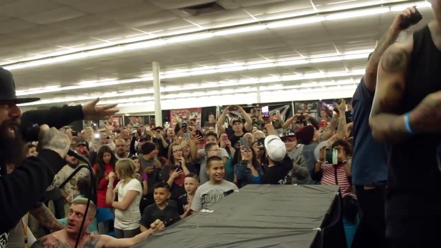 Concours de baffes... Ko direct le gars!