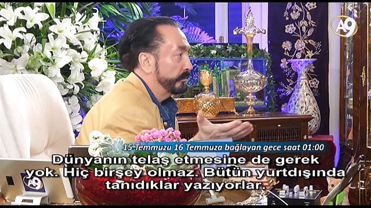 Saat 01:00 Adnan Oktar darbe girişimi gecesi bu girişimin başarısız olacağını halkımızın rahat olmasını söyledi.