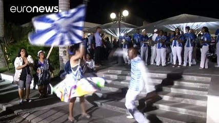 La flamme olympique oscille au rythme de la samba