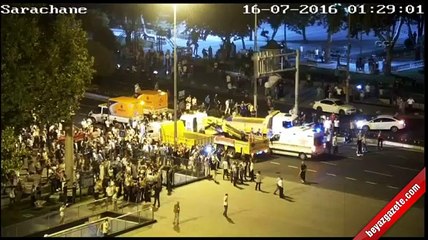 Darbeci askerler İBB'ye yürüyen vatandaşa böyle kurşun yağdırdı