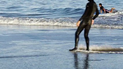 Ils réalisent l'impossible en faisant du surf sans planche !