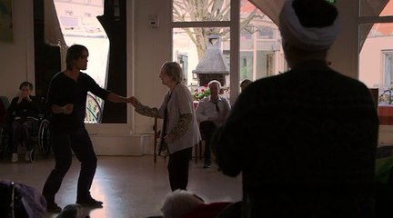 Une jeune fille de 90 ans, de Valeria Bruni Tedeschi et Yann Coridian