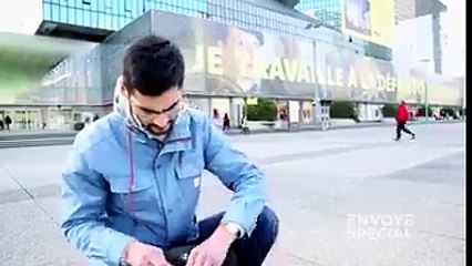 Il tente de passer les contôles avec une arme