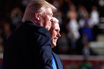 Obama pide silencio a Trump sobre informes clasificados