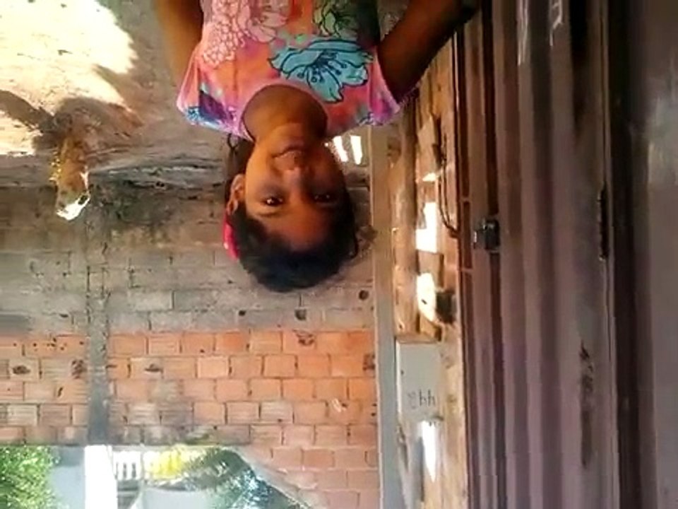 sofia cantando a musica love love(1)