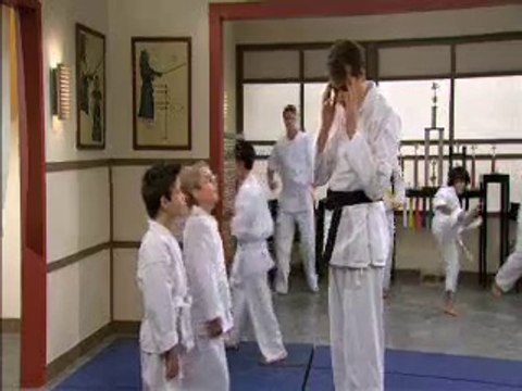 Раздвижи се-Сезон 1 Епизод 5 Бг Аудио