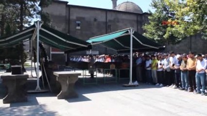 Küçük Özgür, Toprağa Verildi