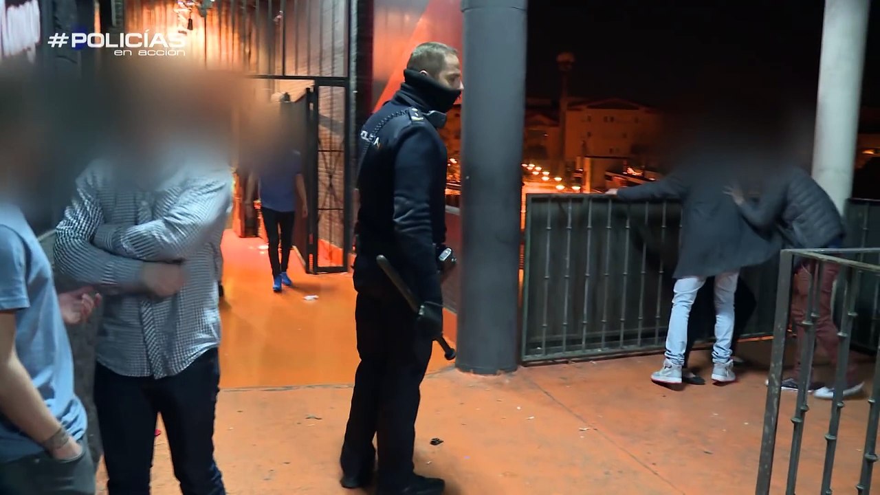 Un joven en una reyerta – Policías en Acción