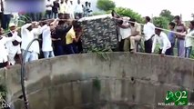 Villagers save drowning leopard in a dramatic way