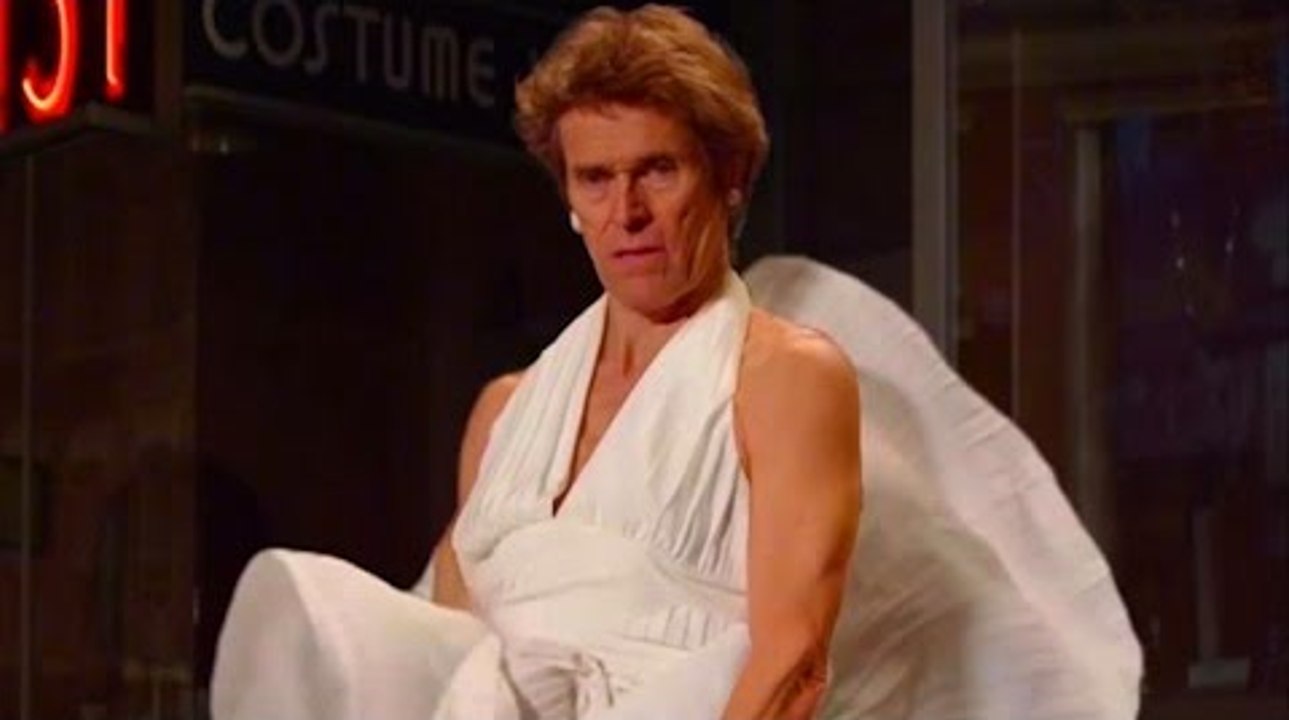 Willem Dafoe dressed up like Marilyn Monroe in the streets