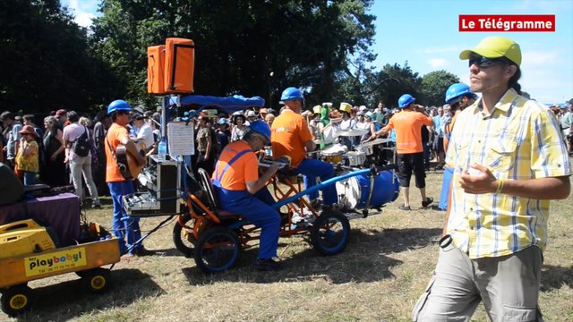 Bout du monde. Début en fanfare
