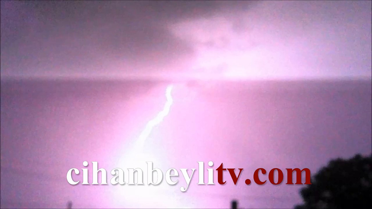 Kuşça ve Kayı Civarında Şimşek Çakması Böyle Yansıdı