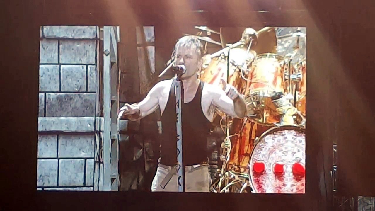 Iron Maiden - live in Bucharest - Bruce Dickinson's peace speech