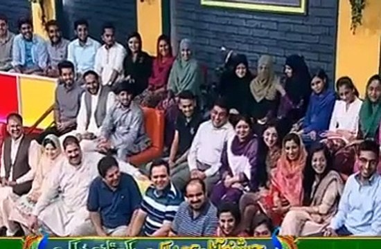 Khabardar team making fun of Noon League Ministers who were not given funds by Nawaz Sharif
