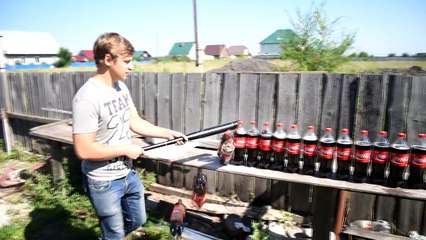 SLOW MO - МЕТАЕМ НОЖИ В КОКА-КОЛУ!