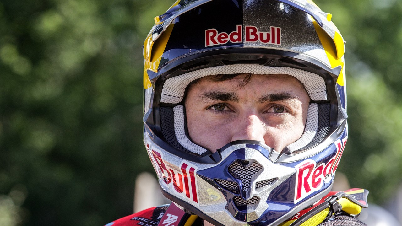 No Surrender: Dean Wilson Gets Back on the Bike | E2