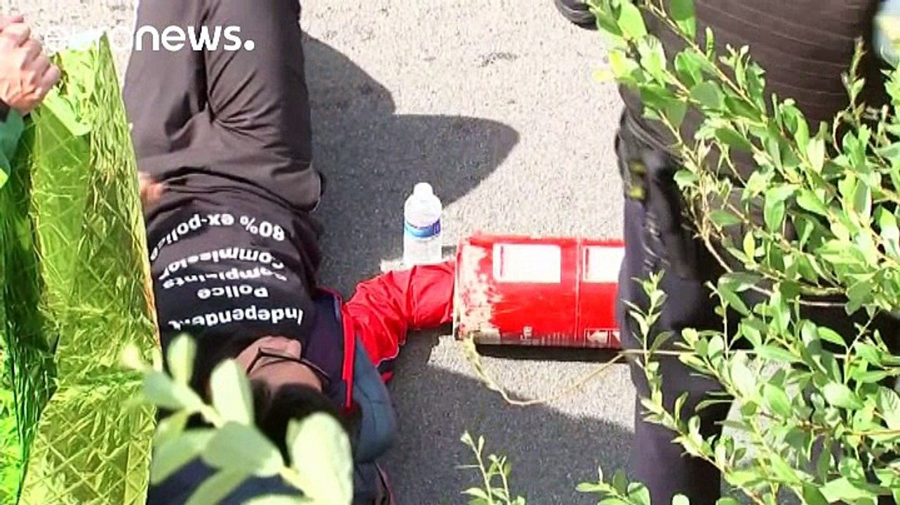 Demonstranten riegeln Flughafen London Heathrow ab