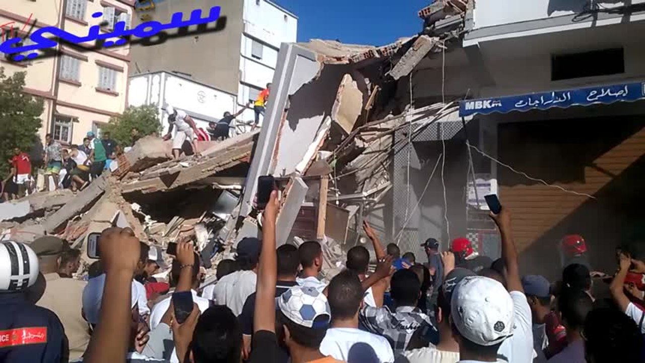 لحظة سقوط العمارة السكينة في سباتة  الدار البيضاء و الضحايا تحت الانقاض