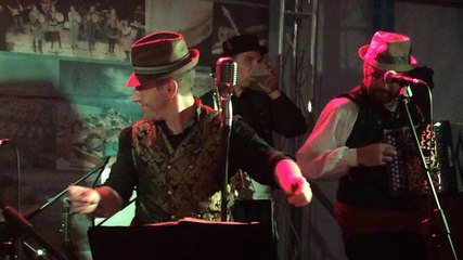 La fête quai des Indes