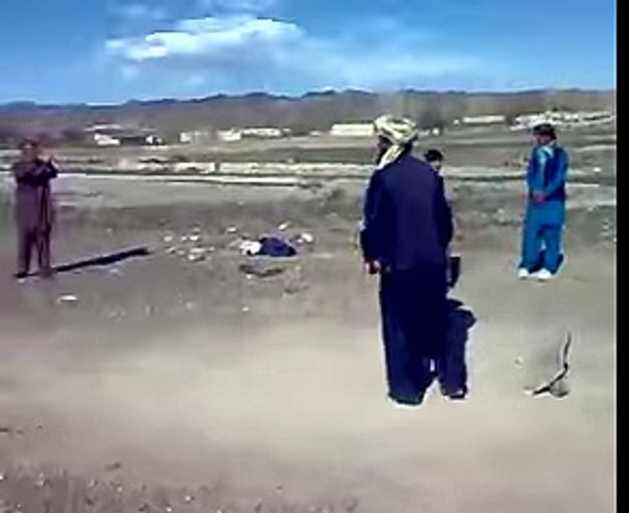 Pashto funny video clip - funny pathan playing cricket