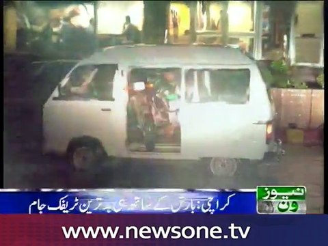 Heavy rain in Karachi causes worst traffic jam