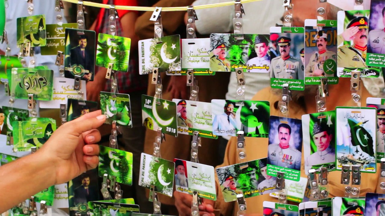 Raheel Sharif — the new poster boy for Aug 14 paraphernalia?