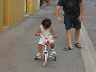 Pauline fait du vélo