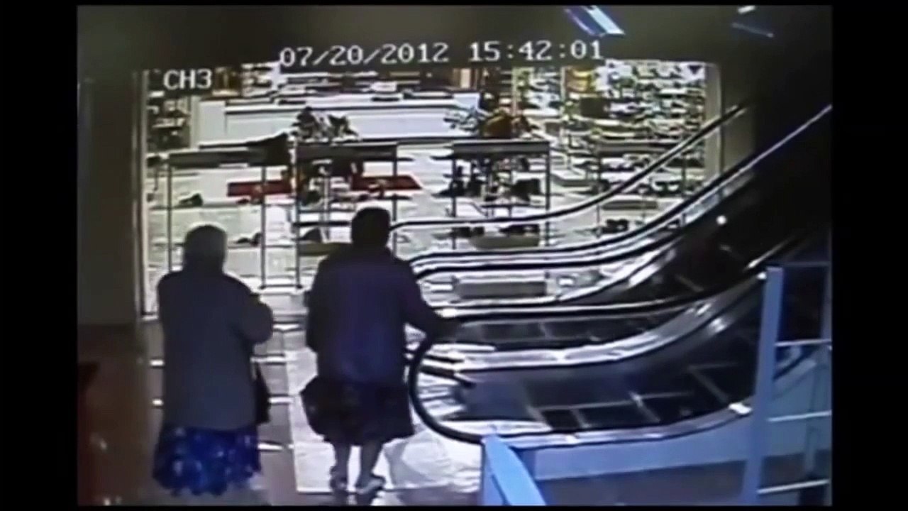 Des mamie débiles prennent l'escalator... Mais WTF