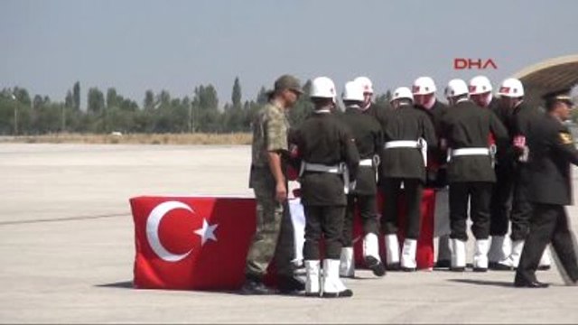 Van Cenazeler Askeri Uçakla Gönderildi