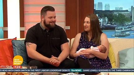 Mum giving birth in hospital doors video