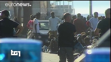 Migránsok százai elégelték meg sorukat Olaszországban