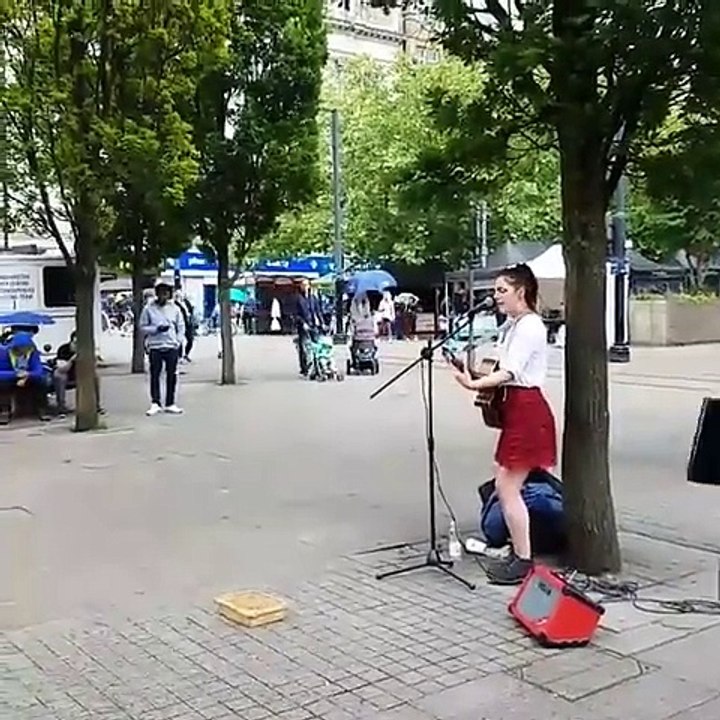 Watch singer Seal Join Street Musician For duet in manchester 2016