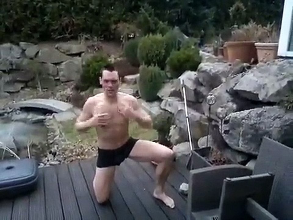 Faire la bombe dans une piscine gelée - FAIL