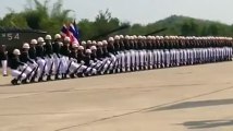 Soldados exibem coreografia incrível durante desfile militar